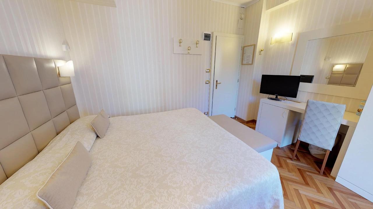 Metropole Hotel 4*